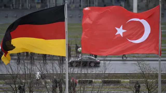 Türkiye ve Almanya bayrakları