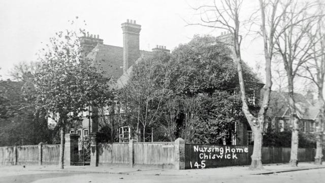 Foto a blanco y negro de la casa Devon Nook en Chiswick.