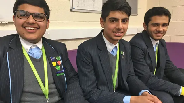 তৌহিদুল ইসলাম বয়েজ হাই স্কুলের ক'জন ছাত্র।