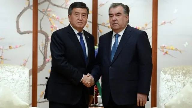 9-июнда президент Жээнбеков Тажикстандын лидери Эмомали Рахмон менен жолугуп, чек ара маселесин талкууга алышты.