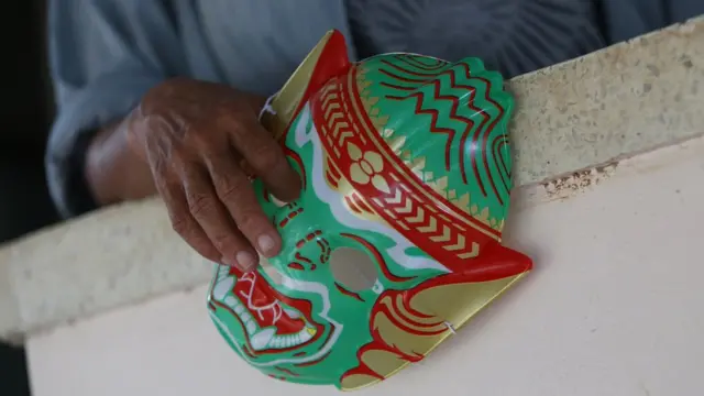 หน้ากากที่ใช้ตรวจ