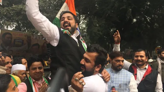 தொண்டர்கள் கொண்டாட்டங்களில் ஈடுபட்டு வருகின்றனர்.