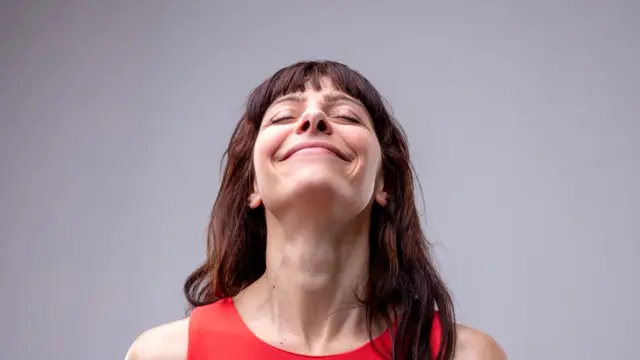 Mujer con cara de placer.