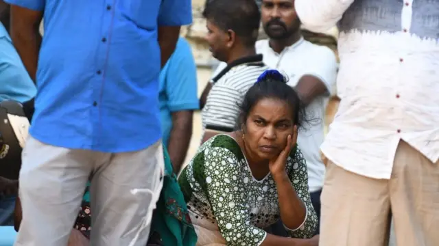 স্বজনদের খোঁজে গির্জা ও হোটেলের সামনে ভিড় করেন অনেকে