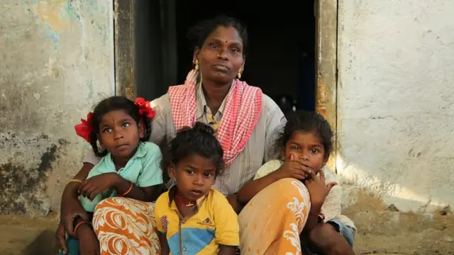 ஆனந்தியின் குடும்பம்