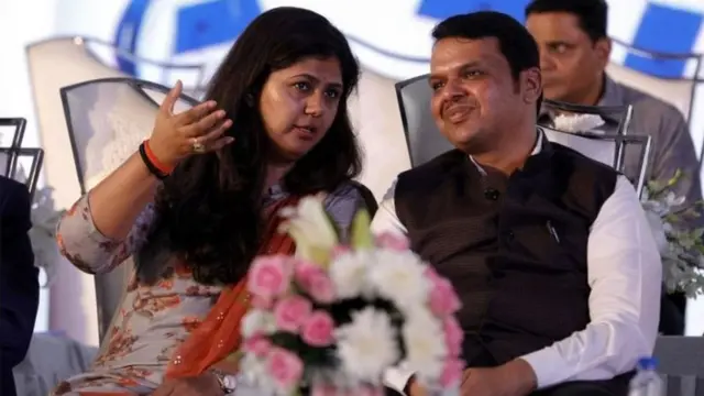 पंकजा मुंडे देवेंद्र फडणवीस