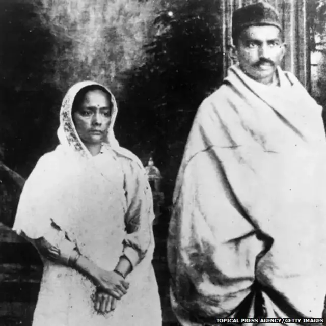 महात्मा गांधी आणि कस्तुरबा गांधी दक्षिण आफ्रिकेत.