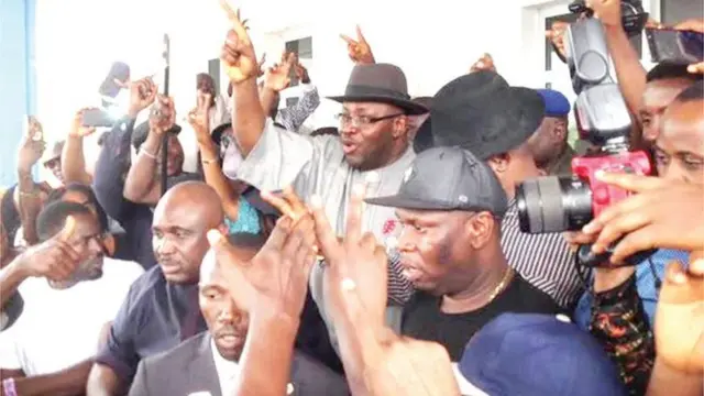 Awọn ọmọ ẹgbẹ PDP n fi ẹhonu han