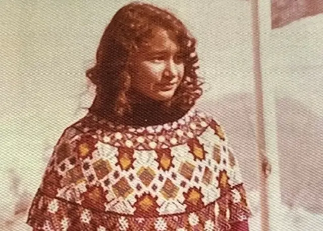 نجا في سن المراهقة في منزلها في بلدة مانيتسوك الصغيرة