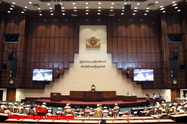ကိုယ့်အစိုးရကိုယ် အကောင်းဘက်ကို ဦးတည်ပြီးတော့ ဝေဖန်တယ်လို့ဆိုပါတယ်။