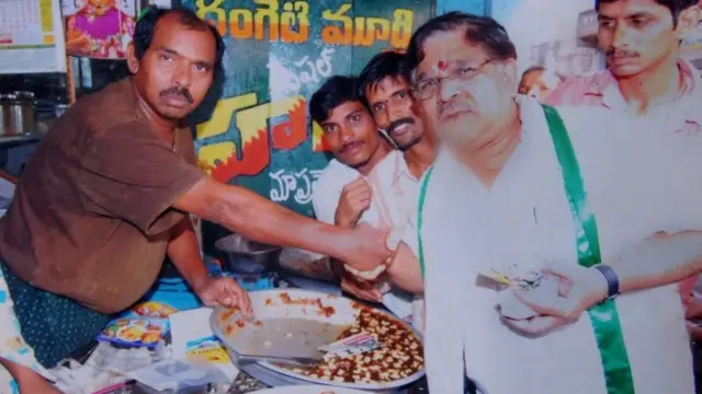 మాడుగుల హల్వా కొంటున్న అల్లు అరవింద్