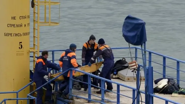 搜救人员目前已发现一些机身碎片与一具遗体，但无任何幸存者踪迹。