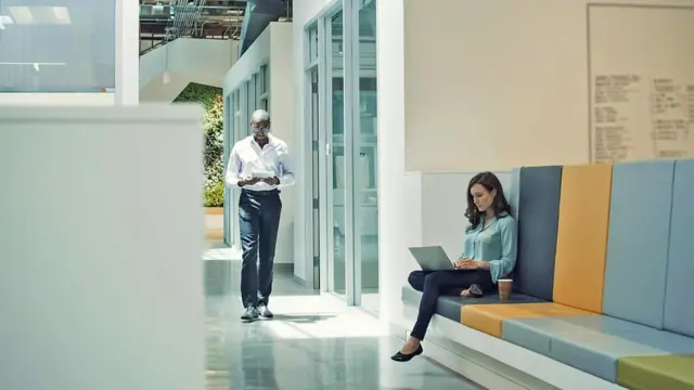 Уход в тихое место воспринимается нами как признак слабости