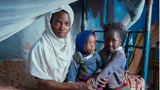 Risikat Azeezat na ụmụ ya