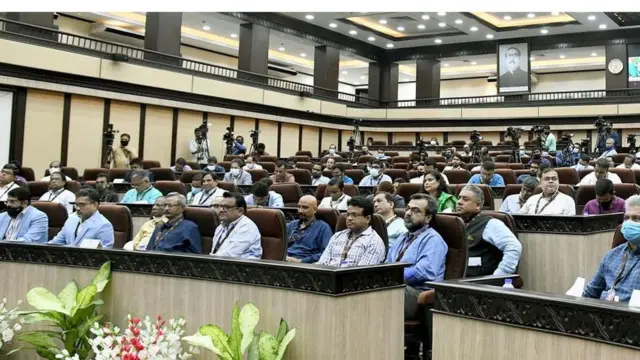 প্রধানমন্ত্রী শেখ হাসিনার সংবাদ সম্মেলনে উপস্থিতি সাংবাদিকরা