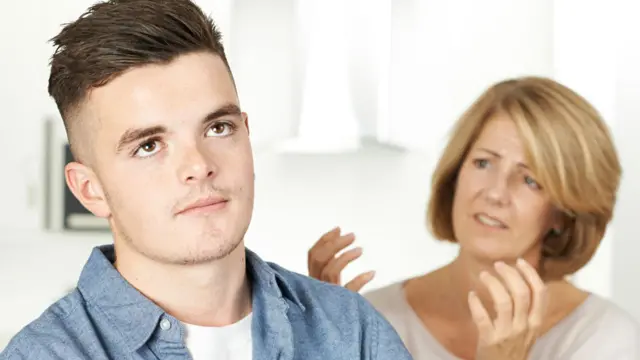 Adolescente con su madre