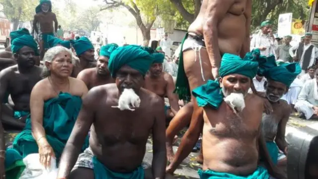 தமிழக விவசாயிகளின் நூதன போராட்ட வடிவங்கள்