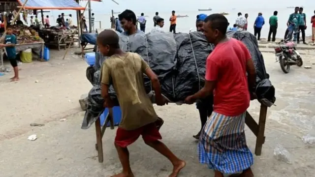 চট্টগ্রামের পতেঙ্গা সমুদ্র সৈকত।