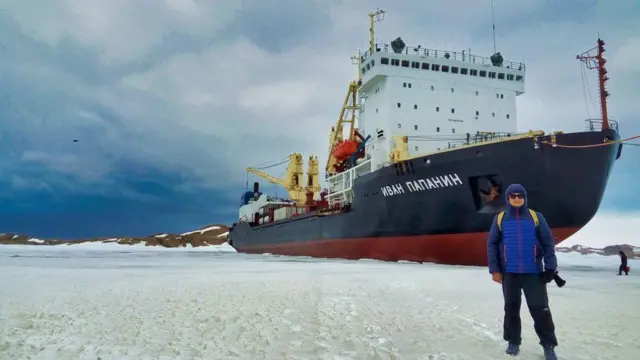 ప్రొఫెసర్ ఫెలిక్స్ బాస్ట్ నేతృత్వంలో అంటార్కిటికాలో శాస్త్రవేత్తలు పరిశోధనలు జరిపారు