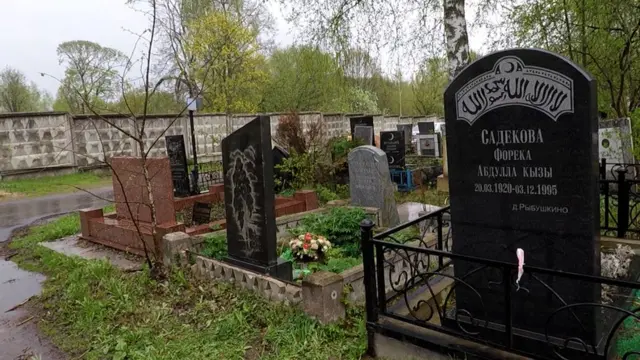 Utuy salah satu yang pertama dimakamkan di bagian pekuburan Muslim Mitino. Secara administrasi, dia juga berada dalam daftar orang terkenal yang dimakamkan di sana.