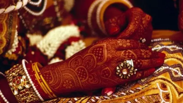 'திருமணமான இன்னொரு பெண்ணுடன் உறவு வைத்துக்கொள்வது கிரிமினல் குற்றமல்ல'