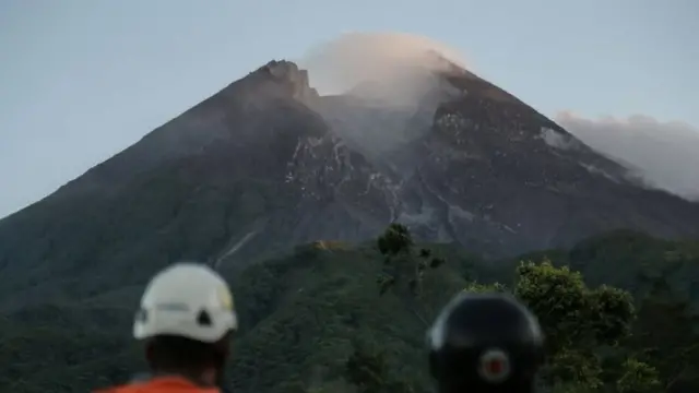 मेरापी पर्वत