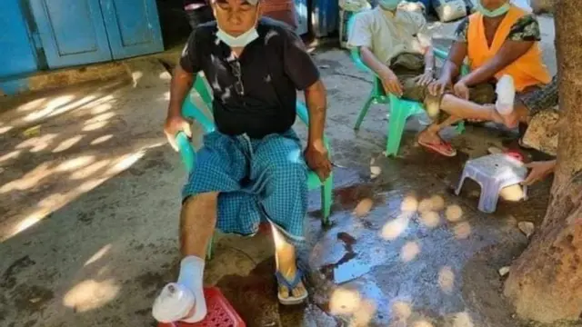 mask အတူဝေနေတဲ့ အမျိုးသားအချို့လည်း ဒဏ်ရာရ