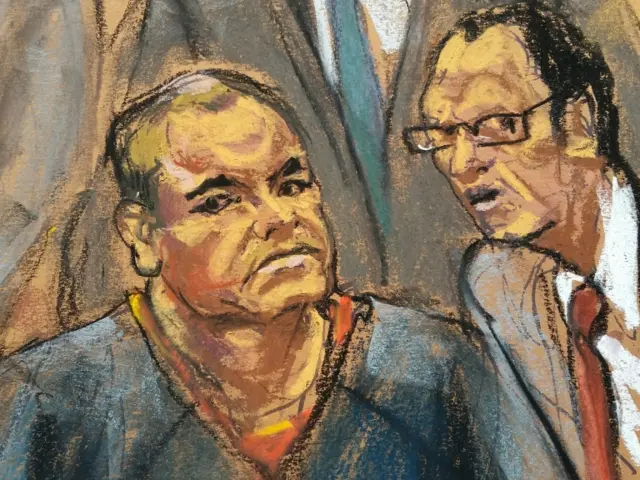 Desenho da audiência mostra El Chapo escutando o tradutor