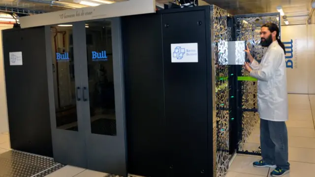 El Santos Dumón puede ejecutar un cuatrillón de operaciones matemáticas por segundo.