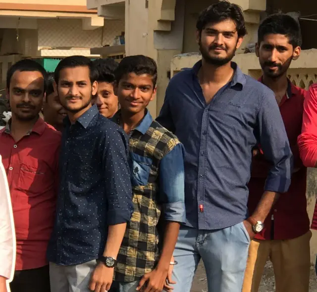 ગામના યુવકો