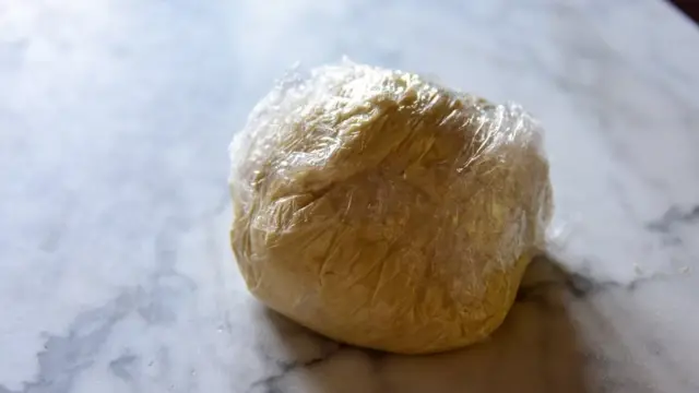 тесто в целлофане