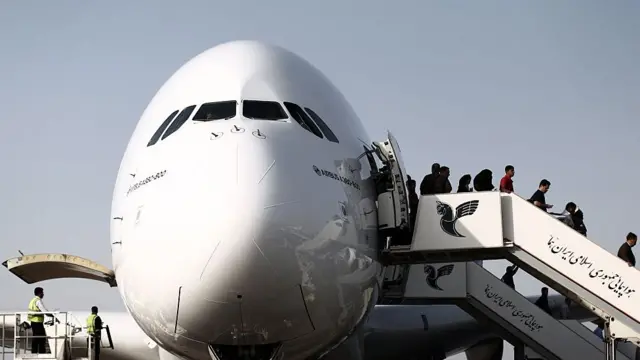 خبرگزاری رویترز هفته پیش گزارش داده بود که ایران با یک شرکت لیزینگ خارجی برای تأمین اعتبار خرید ۱۷ فروند هواپیمای ایرباس به توافق رسیده است