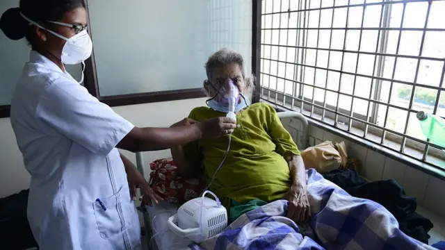 முதியவருக்கு சிகிச்சை