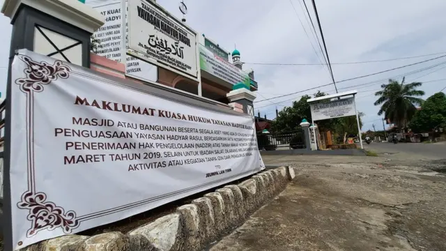 Masjid Al-Ka'biy, di Desa Drien Rampak, Kecamatan Johan Pahlawan, Aceh Barat.