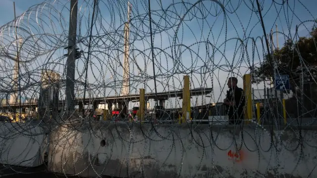 Стена на границе