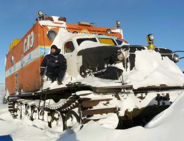 Антарктичний всюдихід "Харьковчанка-2", створений на базі артилерійського тягача АТ-Т