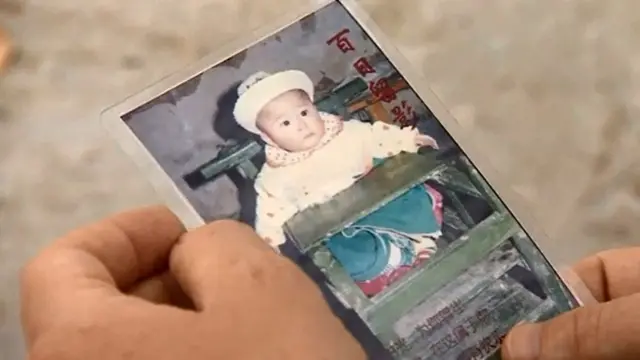 एक बच्ची की फोटो