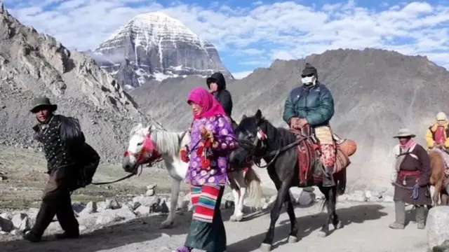 மானசரோவர் செல்வதற்கு மூன்று பாதைகள் உள்ளன. அதில் ஒன்று நேபாளம் வழியான இந்த பாதை.