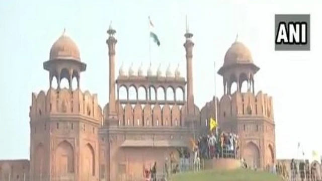 લાલ કિલ્લા પર ઝંડા