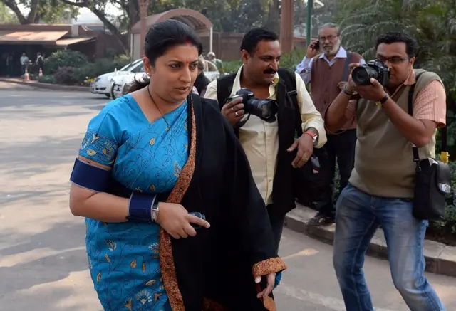 कपड़ा मंत्री स्मृति इरानी