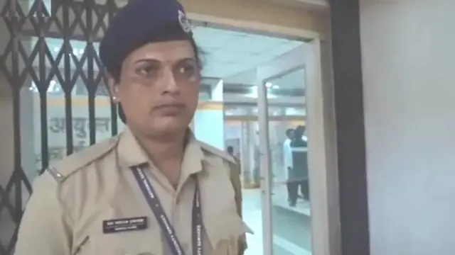 રૂપા પિંપરી-ચિંચવાડ મહાનગરપાલિકામાં નોકરી કરે છે