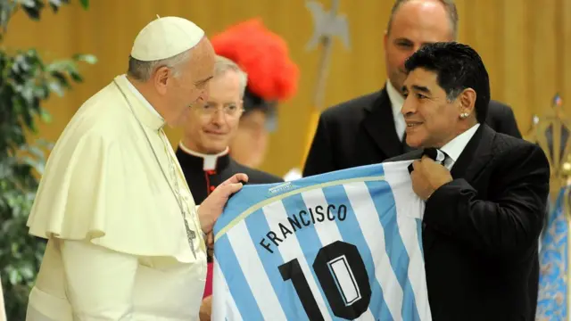 Mgbe Maradona nyere Pope Francis akwa nwere aha ya
