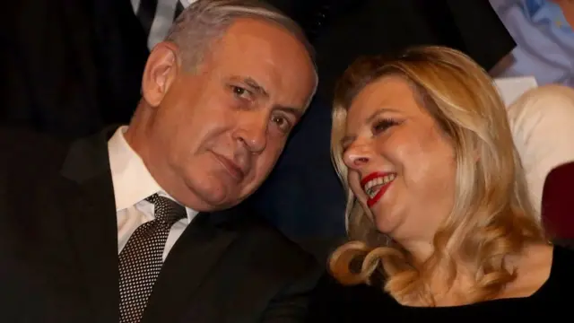 Muddo sanado ah Netanyahu iyo xaaskiisa Sara eedaymo badan ayaa loo soo jeediyay