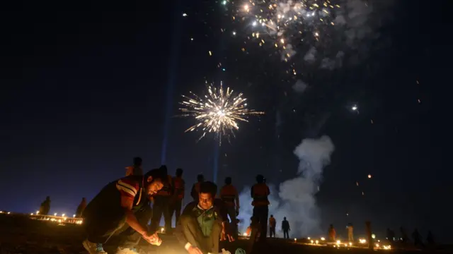 দেওয়ালিতে আতসবাজি ফাটানো দীর্ঘদিনের ঐতিহ্য