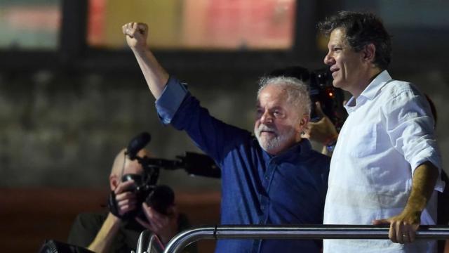 Haddad junto a Lula no dia da vitória no segundo turno da eleição presidencialroleta da dinheiro mesmo2022