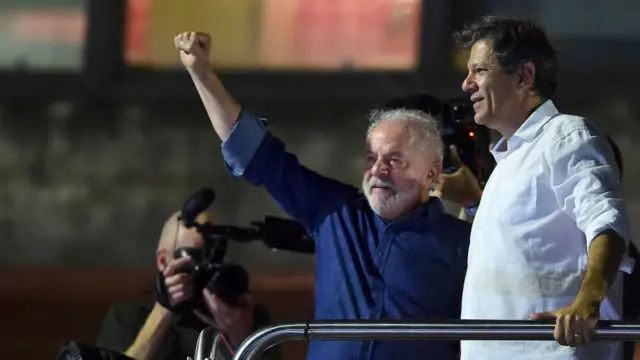 Haddad junto a Lula no dia da vitória no segundo turno da eleição presidencialcasino que paga2022