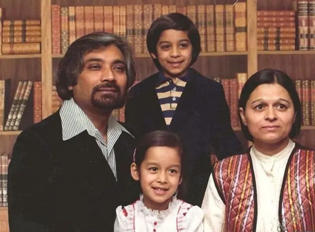 પરિવાર સાથે સામ પિત્રોડા