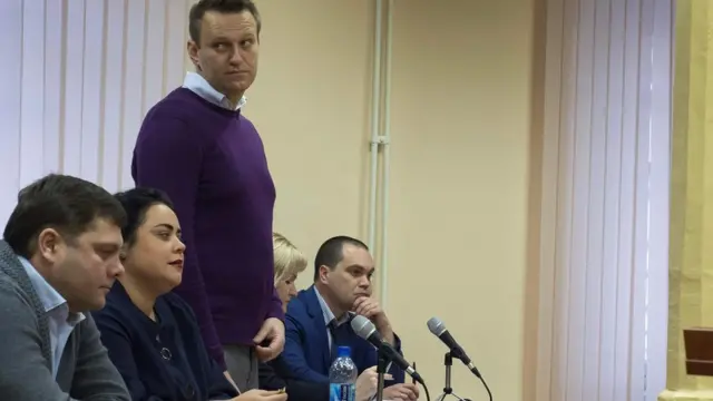 Петр Офицеров и Алексей Навальный в суде в Кирове