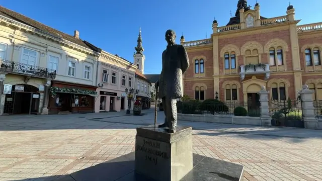 Spomenik Jovanu Jovanoviću Zmaju u Novom Sadu