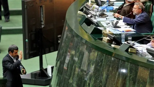 محمود احمدی نژاد و علی لاریجانی